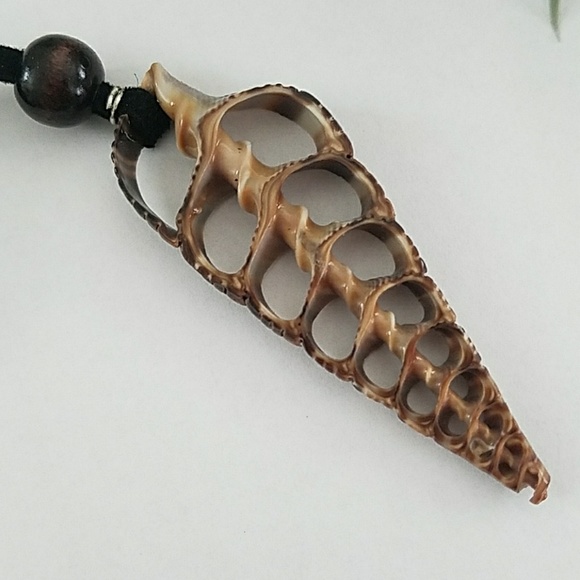 Handmade authentic shell necklace - Picture 3 of 6